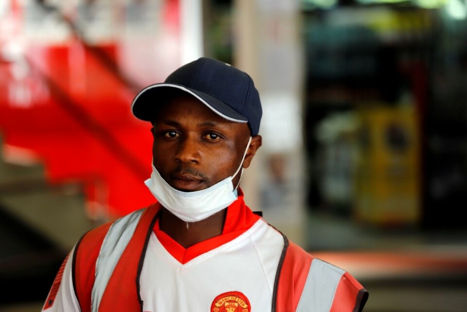 Dunbar Tafiremika (31) bor i en township utenfor Cape Town. Han er migrant fra Zimbabwe og arbeider som ulønnet parkeringsvakt foran Super Spar i Hout Bay.