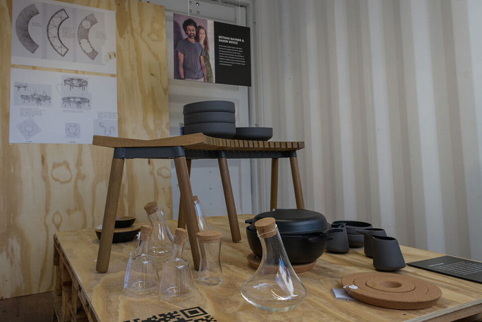 Benk och husgeråd av kenyanska designerparet Naeem Biviji och Bethan Rayner.