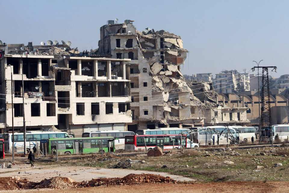 Når Sikkerhetsrådet vil forhandle politiske løsninger på Syria-konflikten,
samtidig som de skal forhandle for å få nødhjelpen inn, er resultatet at hjelpen ikke kommer frem. Det fører til enda mer lidelse for de som er fanget i for eksempel Aleppo (bildet).