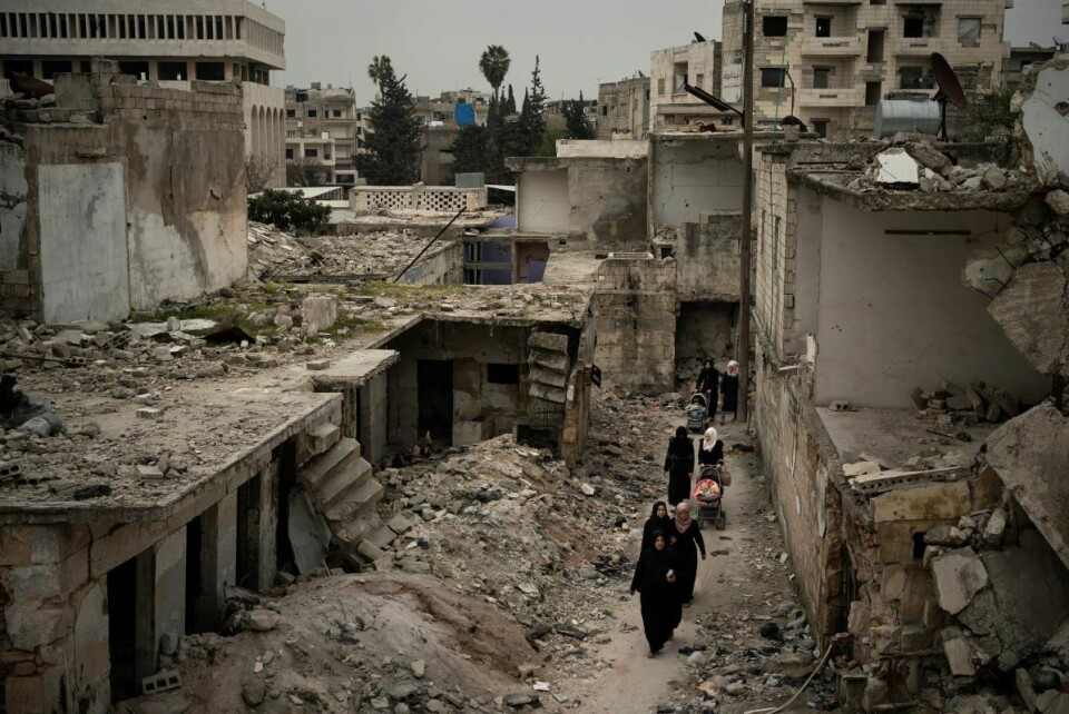 FN fastslår at syrere trenger mer hjelp nå enn noen gang i løpet av krigen. Bare i år vil Syria få behov for over 10 milliarder dollar i støtte fra det internasjonale samfunnet, ifølge FN. Her fra et ødelagt nabolag i Idlib-provinsen i Syria. Foto: Felipe Dana / AP / NTB