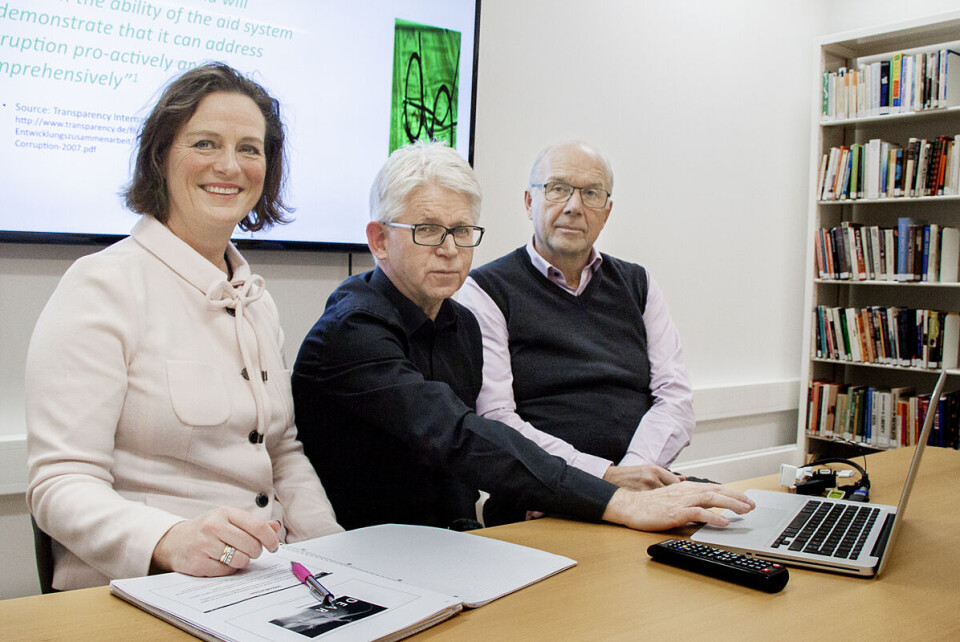 «Finanstrioen» Oda Myklebust, Sverre Lilleng og Sven Arild Andersen mener digitale sporingssystemer, som på internasjonal børser, kan være til hjelp mot korrupsjonskontroll i bistanden. Foto: Gunnar Zachrisen