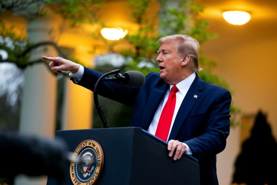 President Donald Trump i aksjon utenfor Det hvite hus tirsdag. Foto: NTB scanpix