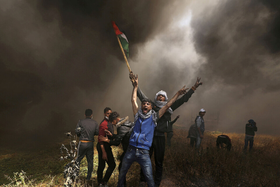 Det siste året har det vært ukentlige demostrasjoner ved grensen mellom Gaza og Israel. Mange palestinere er skadet, og flere er drept. Kobi Michael omtaler demonstrantene som «alt annet enn fredelige». Foto: Mohammed Salem / Reuters / NTB scanpix