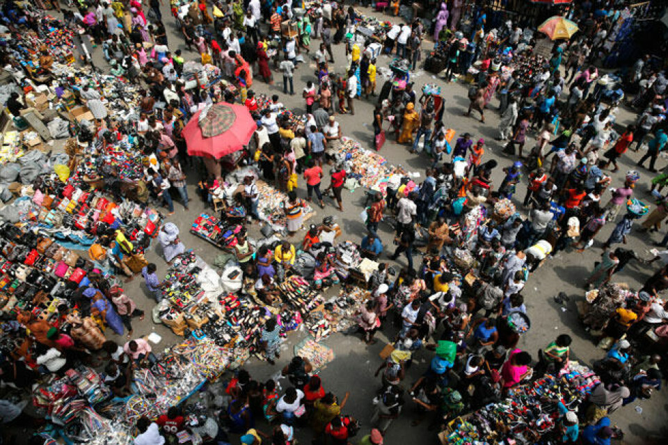 Stor uformell sektor er en av årsakene til at økonomisk aktivitet er vanskelig å måle i afrikanske land. Bildet er fra markedsplass i Lagos i Nigeria. Foto: Akintunde Akinleye / Reuters / Scanpix