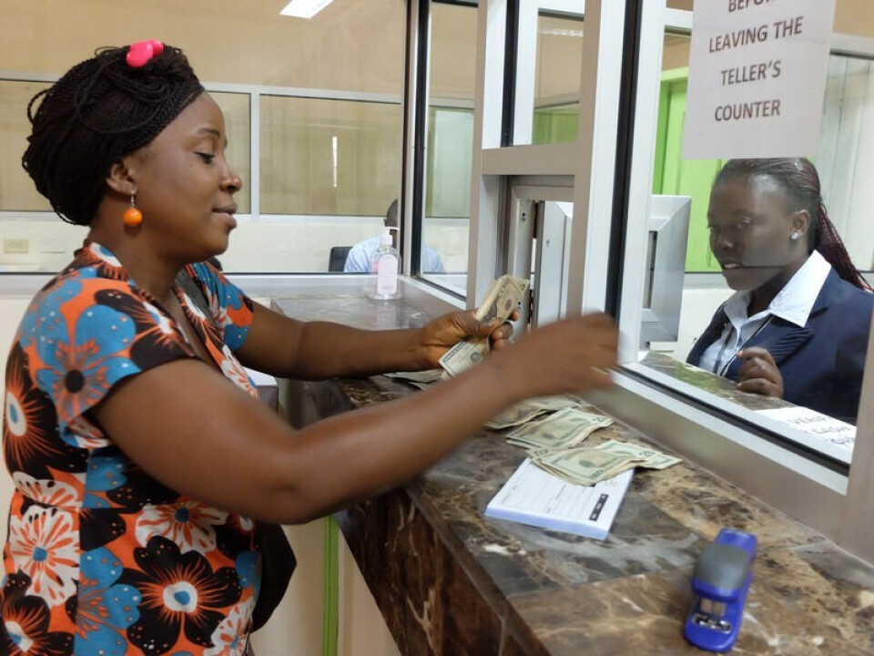 Alfreda M. Socar (t. v.) er første låntager i Misjonalliansens nye mikrofinansbank i Liberia, som åpnes offisielt denne uka. Foto: Janne Øygard / Misjonsalliansen