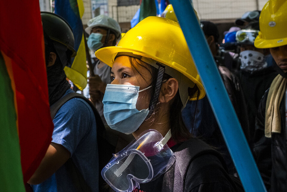 - Jeg vil fortelle hele verden at juntaen bruker skarp ammunisjon mot uskyldige sivile, sier Naw Ei Than Zin Phyu (21). Foto: Phoe Lone