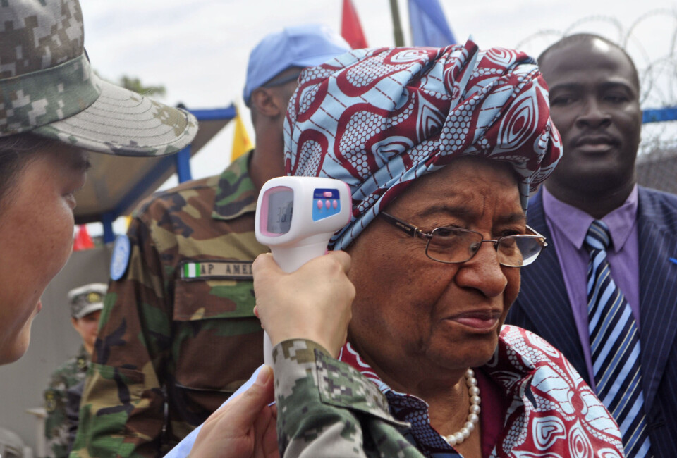 President Ellen Johnson Sirleaf blir sjekket for ebola-symptomer. Foto: Abbas Dulleh / NTB scanpix President Ellen Johnson Sirleaf blir sjekket for ebola-symptomer. Foto: Abbas Dulleh / NTB scanpix