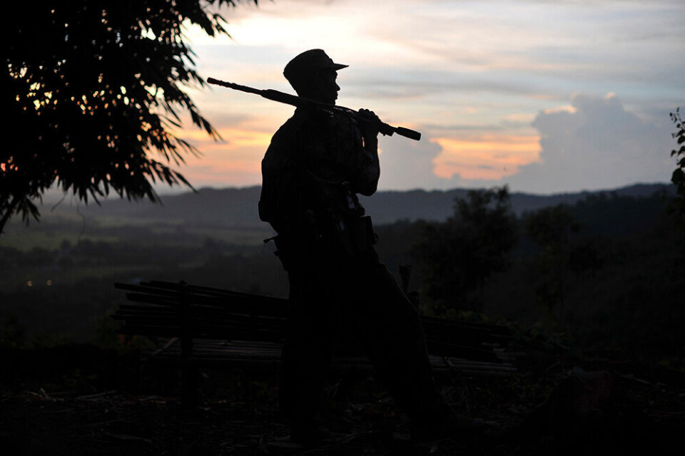 En våpenhvileavtale mellom Kachin Independence Army og den burmesiske hæren, Tatmadaw, brøt sammen i 2011. Den siste uken har det igjen vært harde kamper nord i Myanmar - det kan true mulighetene for å få på plass en nasjonal våpenhvileavtale. Foto: Soe Than Win / AFP / NTB Scanpix En våpenhvileavtale mellom Kachin Independence Army og den burmesiske hæren, Tatmadaw, brøt sammen i 2011. Den siste uken har det igjen vært harde kamper nord i Myanmar - det kan true mulighetene for å få på plass en nasjonal våpenhvileavtale. Foto: Soe Than Win / AFP / NTB Scanpix