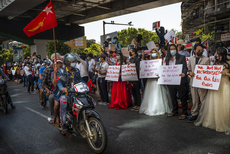 Yangon, 10. februar 2021: Protestene de siste dagene skal være de største siden «safranrevolusjonen» i 2007. Demonstrasjonen har pågått til tross for at tilgangen til internett, Facebook og Twitter har vært svært begrenset. - Jeg avskyr militærkuppet, sier studenten Kyi Phyu Kyaw (20) til nyhetsbyrået AFP. Foto: Nyan Zay Htet