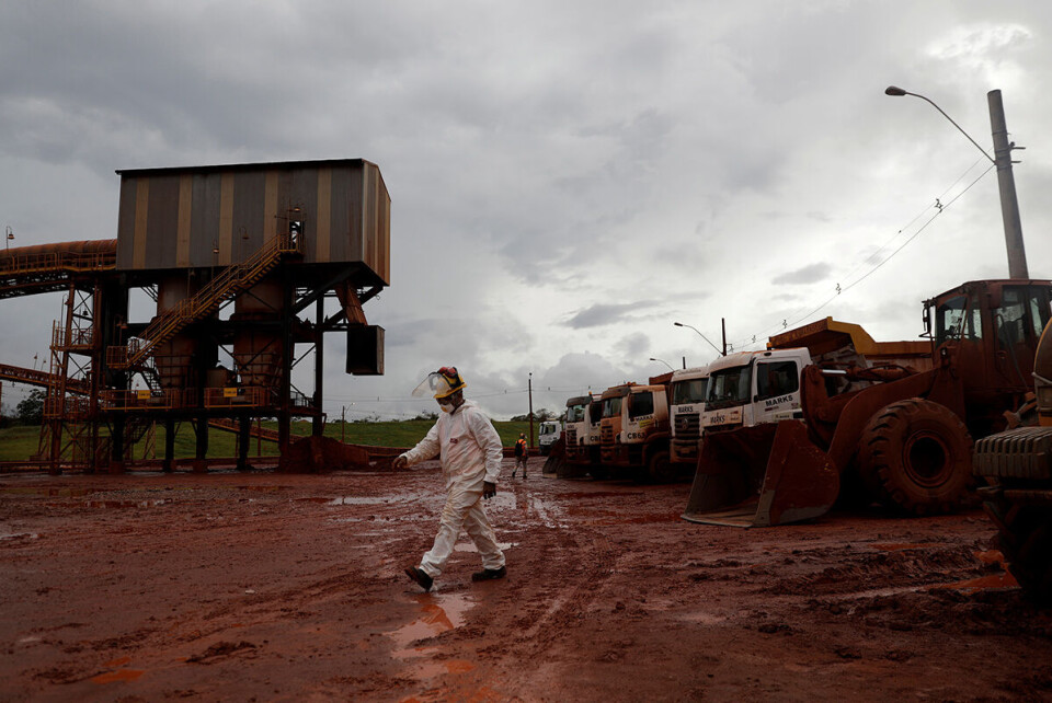 Utslippene ved Norsk Hydros alumina-raffineri Alunorte i Brasil i 2018 forteller om en organisasjon som henger etter på miljø, mener bokaktuelle Torkjell Leira.
- Bærekraftstrategiene deres er førsteklasses på papiret. Men de har ikke blitt satt ordentlig ut i praksis, sier han. Bildet er fra Alunorte-raffineriet. Foto: Ricardo Moraes/Reuters/NTB scanpix.
