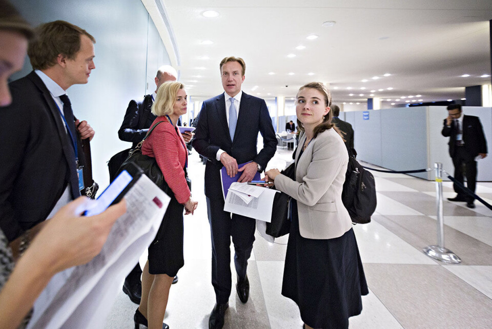 Børge Brende, omkranset av sine medarbeidere, på vei inn i til et møte om sikkerhetssituasjonen i Syria og Somalia under FNs generalforsamling i 2014. Utenriksministeren frir nå til studenter som ønsker praktikantplass i den norske utenrikstjenesten. Foto: Johannes Worsøe Berg / VG / NTB Scanpix