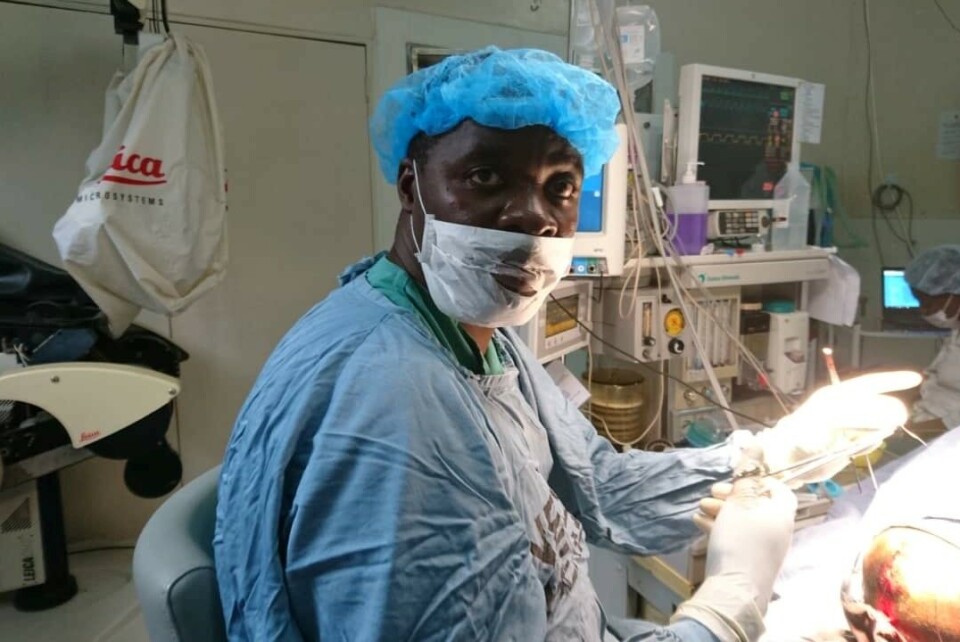Patrick Kamalo var i flere år Malawis eneste praktiserende nevrokirurg - og dermed det eneste håpet for malawiske barn med hydrocefalus (vannhode). Foto: Privat