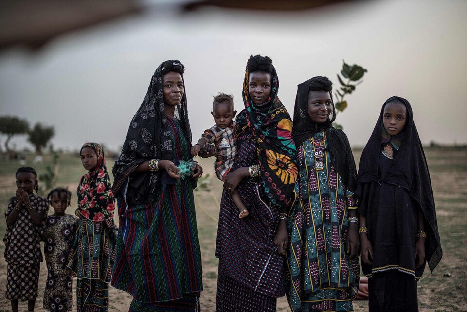 For Wodaabe-folket - som bruker hele Sahel-beltet for å finne beite til dyra - har klimaendringene kommet i tillegg til at de bor i et av verdens mest marginaliserte områder. Høyere temperaturer, hyppigere sandstormer og endrede nedbørsmønstre med styrtregn kan påvirke den marginaliserte guppens livsgrunnlag. Foto: Marco Longari / AFP / NTB Scanpix For Wodaabe-folket - som bruker hele Sahel-beltet for å finne beite til dyra - har klimaendringene kommet i tillegg til at de bor i et av verdens mest marginaliserte områder. Høyere temperaturer, hyppigere sandstormer og endrede nedbørsmønstre med styrtregn kan påvirke den marginaliserte guppens livsgrunnlag. Foto: Marco Longari / AFP / NTB Scanpix