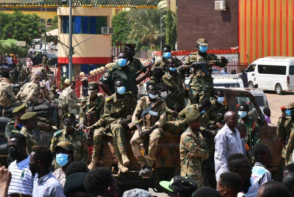 Sudanske sikkerhetsstyrker holder vakt i Khartoum etter militærkuppet. Foto: AFP / NTB