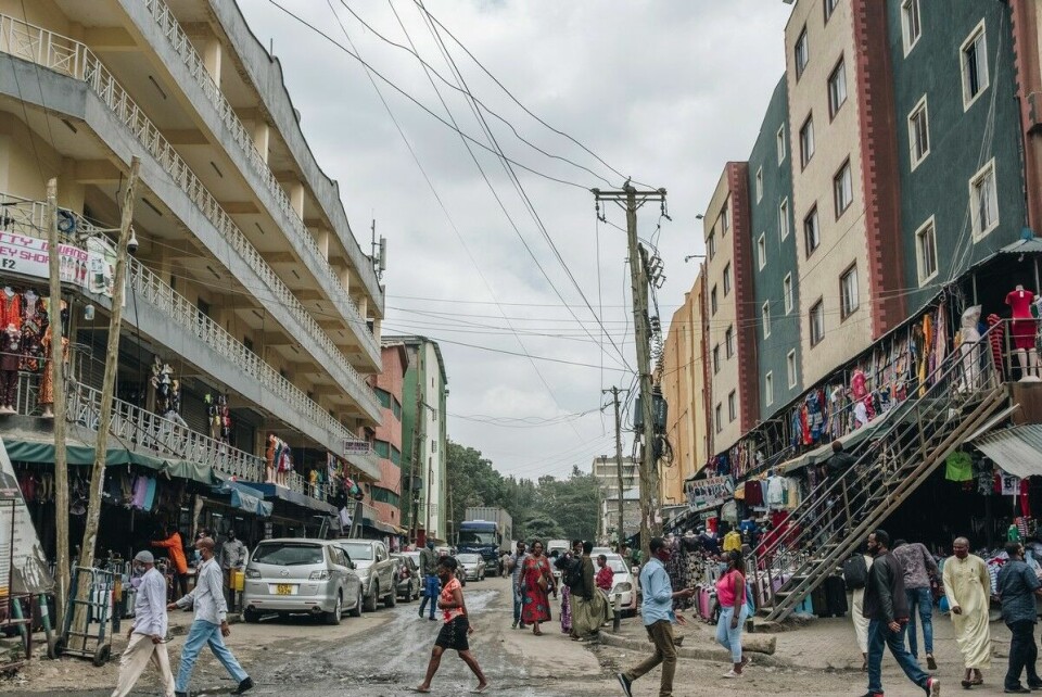 Fredelig dagligliv på en gate i Nairobi, Kenya. Afrika dekkes dårlig i norske medier, mener forfatterne av dette innlegget. De har gjort en gjennomgang av antall saker om afrikanske land i et utvalg norske medier. Foto: Khadija Farah / The New York Times / NTB