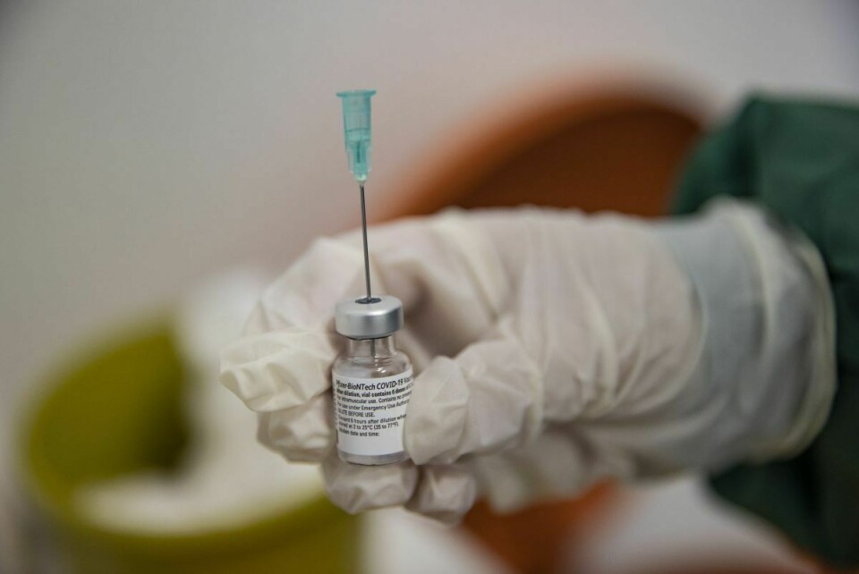 Om vi ikke deler vaksinene nå vil virusspredningen fortsette, med økt fattigdom, død og alvorlig sykdom som konsekvenser, skriver Torben Bjørke-Henriksen. Foto: NTB