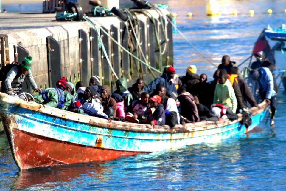 Rekormange migranter la ut på den livsfarlige ferden over Atlanterhavet til de spanske Kanariøyene i fjor. De populære ferieøyene står midt oppi det som nå er en europeisk migrantkrise, skriver Bernt G. Apeland. Foto: Mercedes Menendez / Zuma Press / NTB
