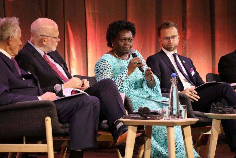 Norge arrangerte nylig den første påfyllingskonferansen for det globale helsefondet Global Financing Facility (GFF). Bildet er fra en av sesjonene under konferansen, der blant annet Ugandas helseminister Sarah Opendi Achieng deltok. Foto: Dominc Chavez / GFF / UD