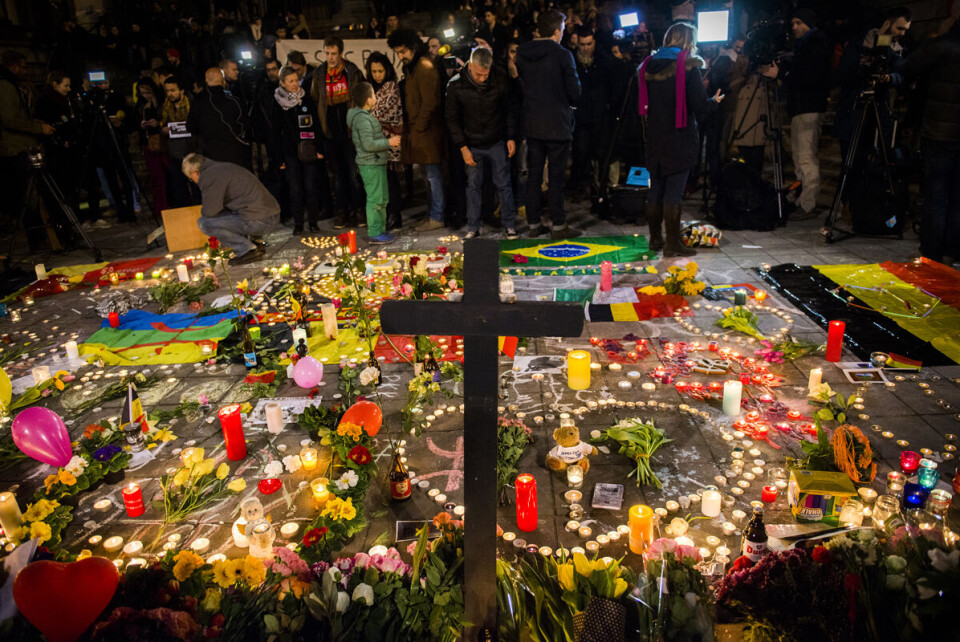Folk samlet seg på Place de la Bourse i Belgia etter at terroren rammet. FN-topp advarer nå mot alle de terrorangrepene som aldri får store overskrifter. Foto: NTB Scanpix