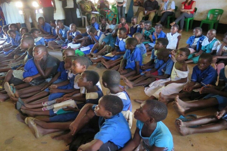 Malawis befolkning vokser raskt. Skolesystemet klarer ikke å holde tritt. Her fra skolen i landsbyen Nkope ved Malawisjøen.