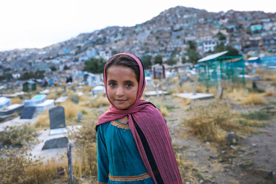 «Kabul er så mye mer enn det du leser om i norske medier. En vakker by full av mennesker med drømmer, men som fortsatt strever med å få endene til å møtes på grunn av krigen. Det betyr at unge jenter - som Salema - ofte må jobbe i stedet for å gå på skole», skriver Samina Ansari. Foto: Hedayatullah Amid / EPA / NTB