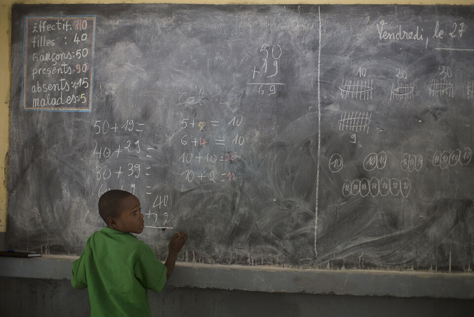 Vi må sende alle Afrikas barn på skolen, så neste generasjon gründere har kunnskapene og ferdighetene som skal til for å lykkes, skriver Aliko Dangote. Foto: Espen Røst