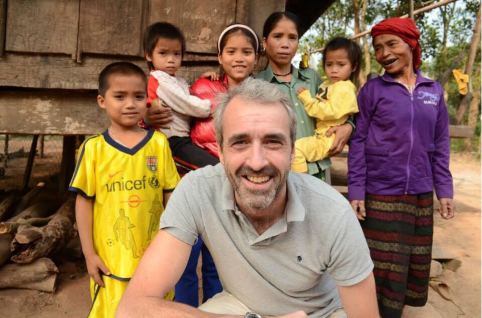 Olaf Thommessen møtte sitt eget fadderbarn på feltreise i Vietnam nylig. Foto: Plan Norge