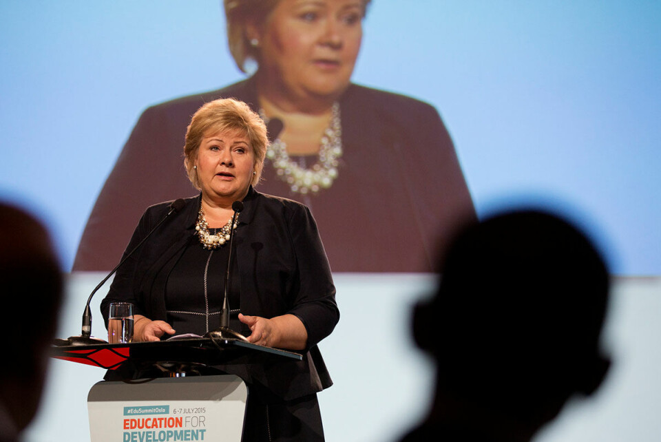 Statsminister Erna Solberg fronter FNs bærekraftsmål - men en nødt til å engasjere norsk kommuner om hun skal lykkes, mener artikkel forfatteren.