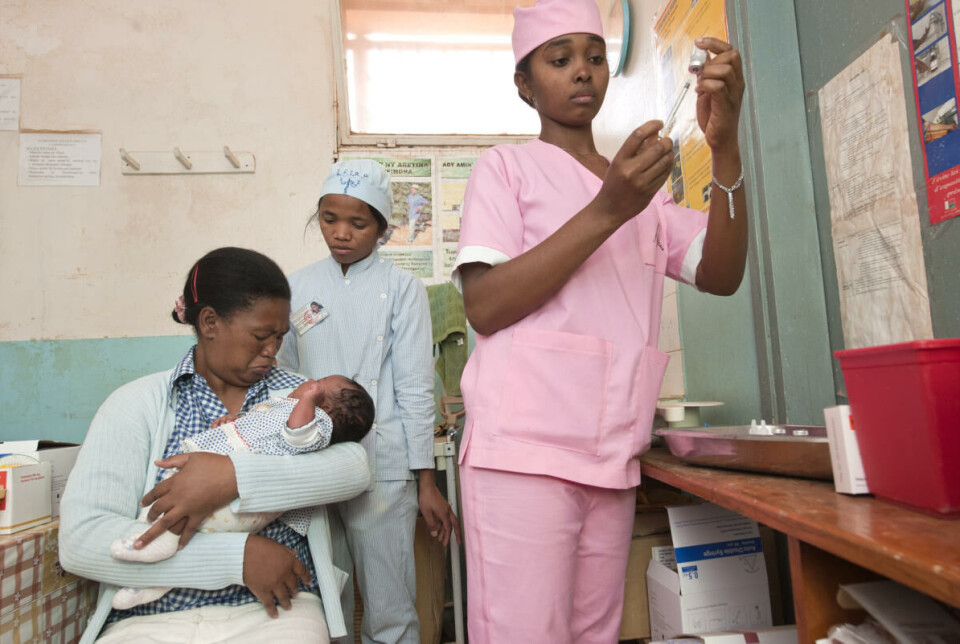 Millioner av barn har siden 2000 blitt vaksinert mot polio, meslinger, kolera og tyfus. Bildet er fra en helseklinikk på Madagaskar.