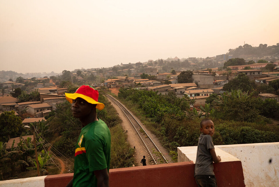 Kamerun er rammet av en tragedie som kaster mørke skygger over Afrikamesterskapet. - Laget er i dyp sorg etter den tragiske hendelsen på Olembe stadion, heter det fra Kameruns kaptein, Vincent Aboubakar.