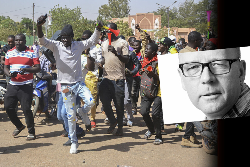 Mens militærkuppet i Burkina Faso ble feiret i hovedstadens gater tirsdag, ble det møtt med unison fordømmelse internasjonalt. Foto: Lambert Ouedraogo / EPA / NTB