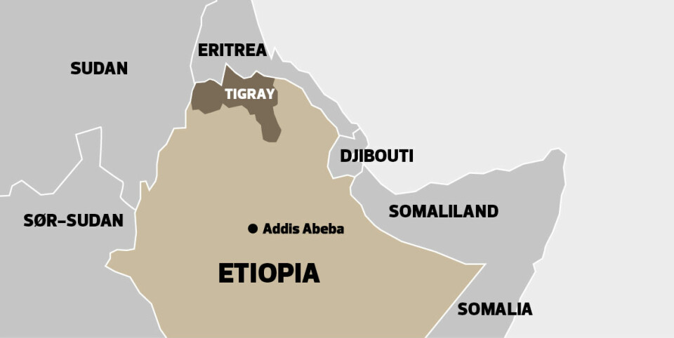 Tigray-regionen er omgitt av fiender. Eritrea (i nord) og regionene Amhara (i sørvest) og Afar (i øst) deltar alle i krigen på Abiy-regjeringens side. Det samme gjorde Somalia i krigens første måneder. Det vestlige Tigray har vært okkupert av amhariske og eritreiske styrker helt siden starten av krigen. Det gjør at heller ikke Sudan kan bidra med forsyninger som kan lindre blokaden. Kart: Tim Harding, Medier og Ledelse