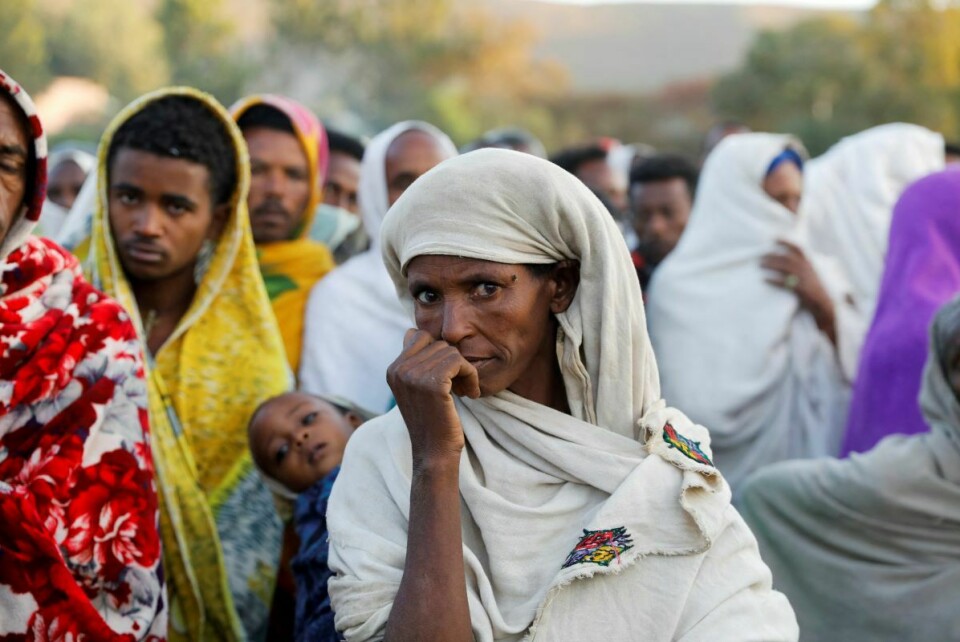 Det finnes svært få bilder fra Tigray-regionen etter at krigen startet, som følge av at Etiopia nekter journalister og fotografer adgang til regionen. Dette bildet er fra en matutdeling i byen Shire 15. mars i fjor. Foto: Baz Ratner / Reuters / NTB