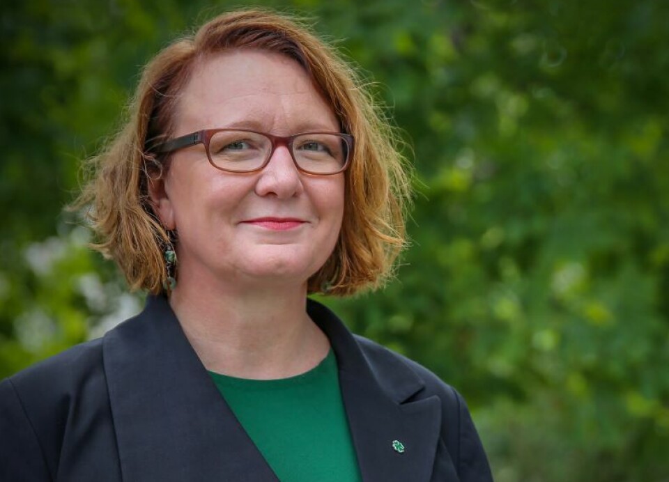 Statssekretær i UD Bjørg Sandkjær viser til internasjonale forpliktelser og løfter fra internasjonale konferanser for å forklare kuttene på internasjonal bistand.