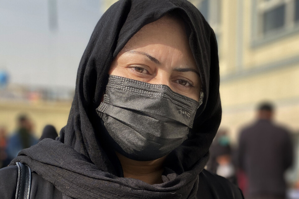 - Jeg har ikke råd til å betale for barnas utdanning, sier alenemor Nooriah til Kirkens Nødhjelp. Foto: Zahrah Nabi / KN