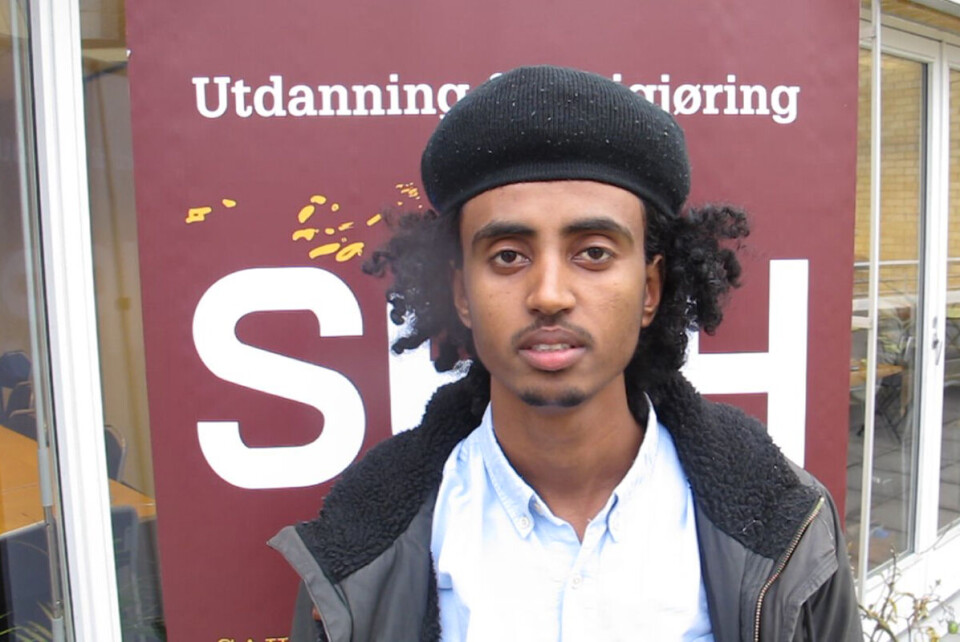Amir Aman Kiyaro fotografert da han var student i Norge gjennom Students at Risk-ordningen. Han studerte ved NLA Mediehøyskolen i Kristiansand.