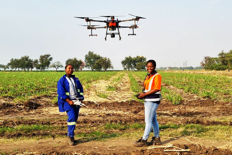 Droneteknologien er ny i Malawi. Michael Aldworth, administrerende direktør i FES-gruppen, sier Malawi bør komme i gang med denne teknologien for å øke både mengden og kvaliteten på avlingene. Foto: FES