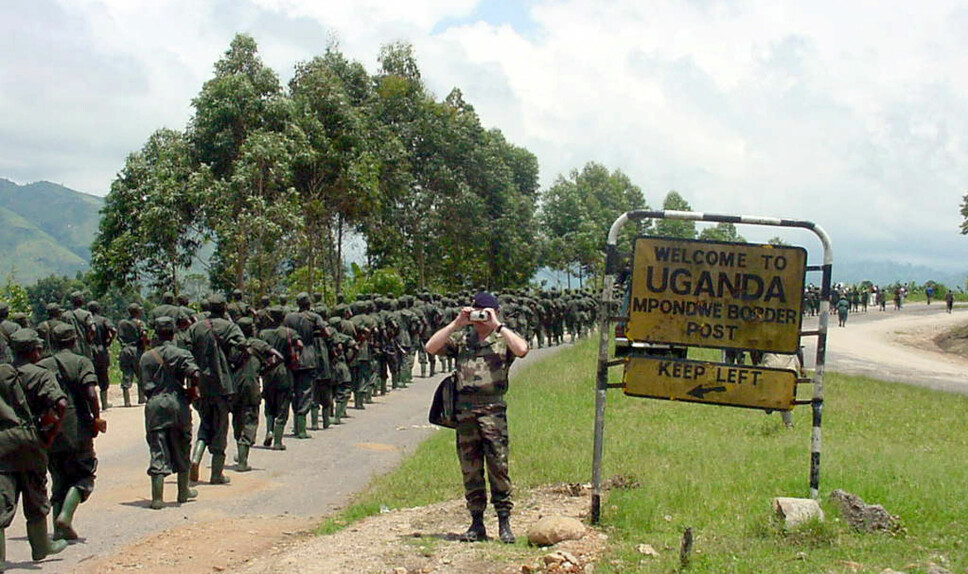 Ugandiske soldater på vei hjem i oktober 2001 etter å ha kjempet i flere år mot opprørere i Kongo.