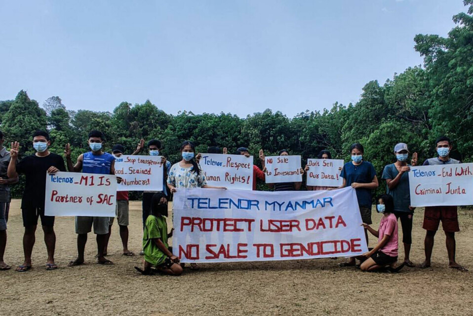 Det har blitt krevende å uttrykke meninger i Myanmar, men i går – lørdag 12. februar, vel ett år etter kuppet – valgte en liten gruppe aktivister å demonstrere mot det forestående salget av Telenor Myanmar. Markeringen skjedde i den sørlige provinsen Dawei.