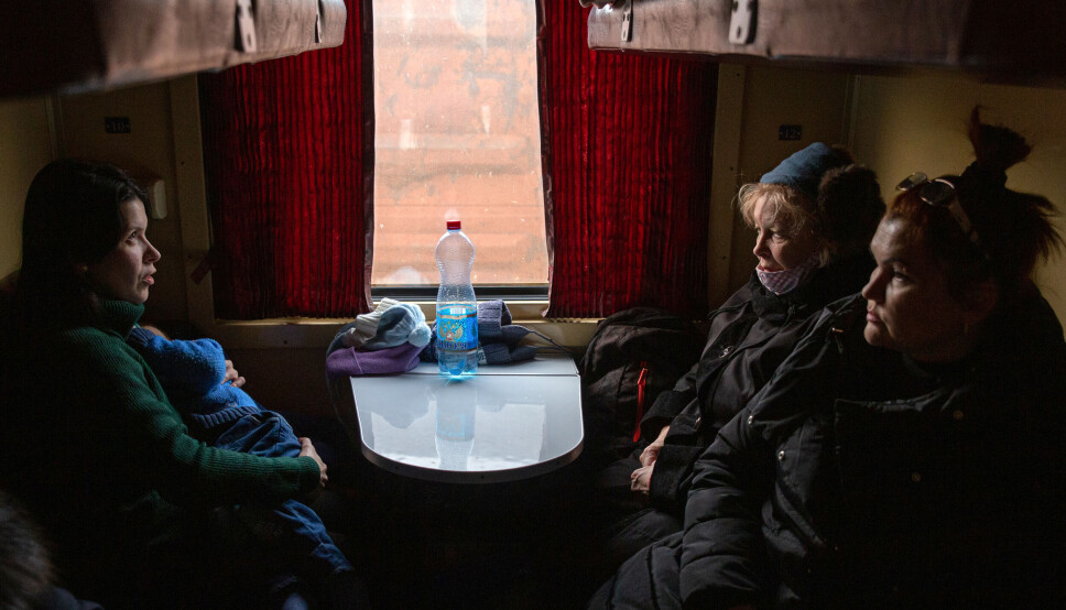 Den humanitære behovene vokser som følger av konflikten i det østlige Ukraina. På bildet er mennesker som flykter fra Lugansk, Ukraina, over grensen til Russland.