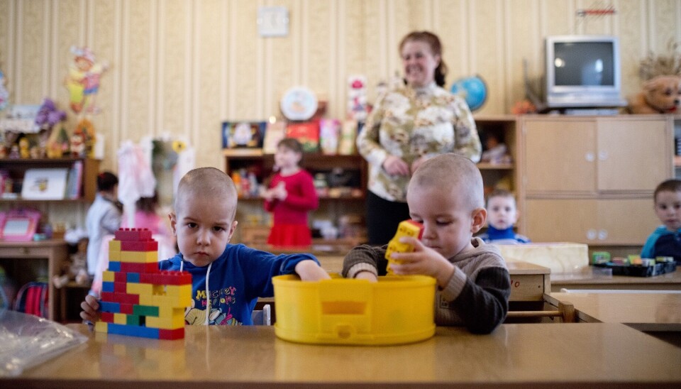 Barn på et barnehjem i de okkuperte områdene som Ukrainagruppa støttet. Organisasjonen er nå svært bekymret for hvordan det skal gå med disse særlig utsatte barna. .