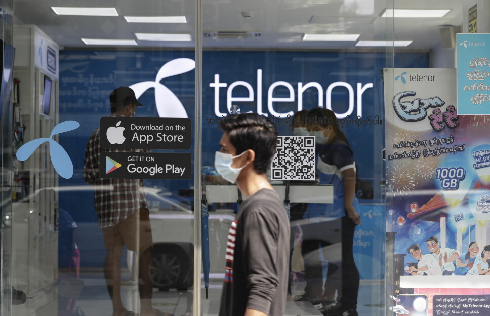 At Telenor har inngått en avtale om å selge mobilvirksomheten i Myanmar til libanesiske M1 Group - et selskap som samarbeider med et lokalt burmesisk selskap med tette bånd til militærjuntaen - har fått mange i Myanmar til å se rødt. Eksempelvis har 474 organisasjoner nylig klaget den norske mobilgiganten inn for OECD. Det har ikke endret Telenorledelsens salgsplaner.