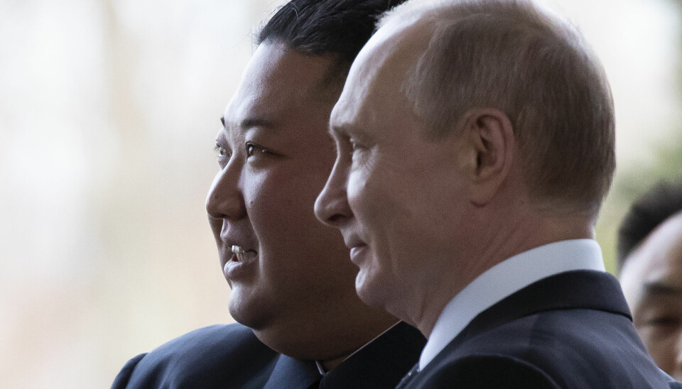 Nord-Koreas leder Kim Jong-un møtte Vladimir Putin til toppmøte i Vladivostok i Russland i april 2019. Den nordkoreanske lederen styrer landet sitt med absolutt makt over alle statlige funksjoner.
