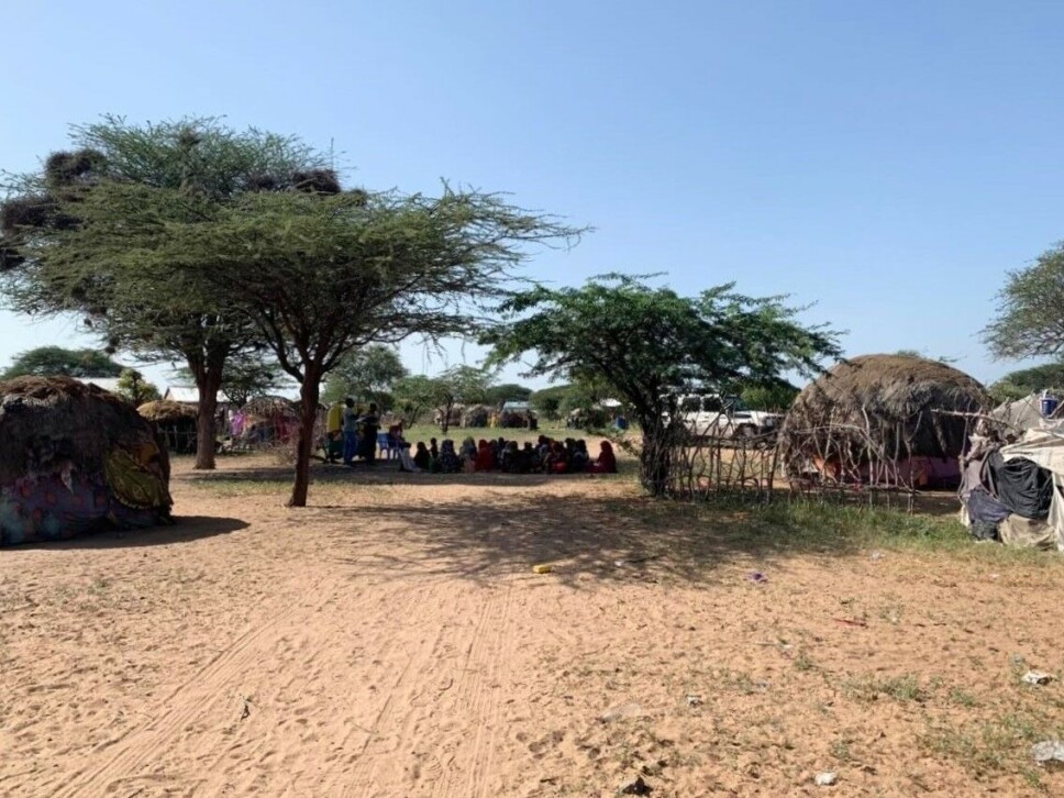 I Tana River i Kenya bygges det vannsisterner som skal gi lokalbefolkningen tilgang til rent drikkevann. I tillegg deltar personer fra lokalbefolkningen også på et opplæringsprogram der de får informasjon om viktigheten av hygiene og rent vann.
