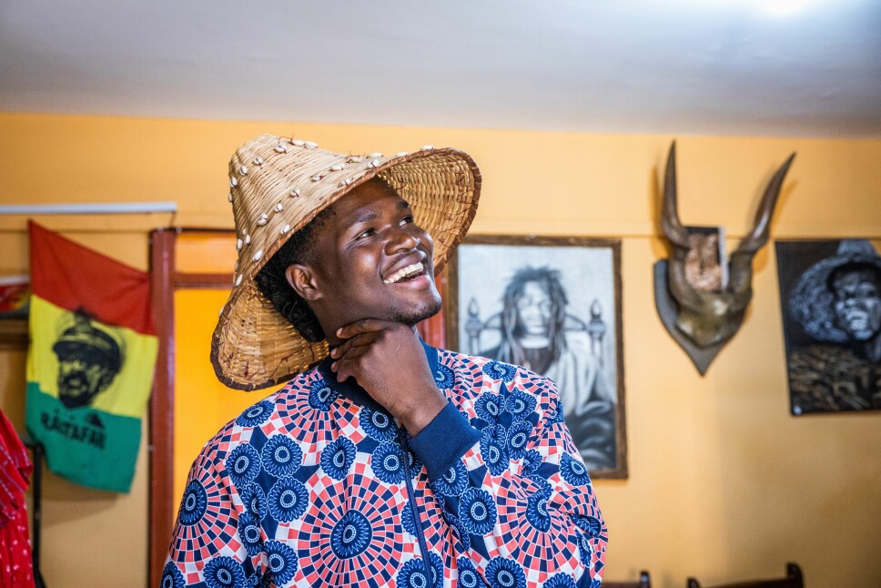 David Ochieng alias Avido henter inspirasjon fra livet i Kibera-slummen når han designer klær.