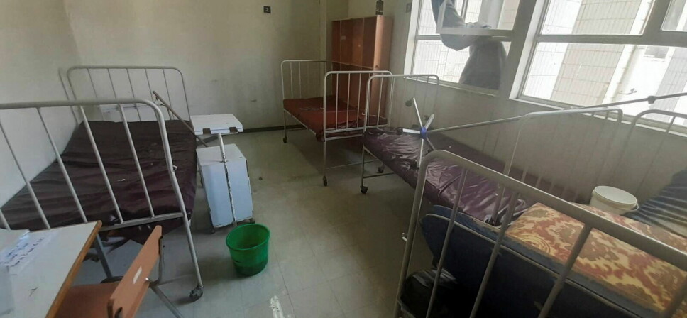 Tomme sykehussenger på Ayder-sykehuset etter at mer enn 200 pasienter ble sendt hjem som følge av mangel på matforsyninger. Bildet er tatt 21. april i år.