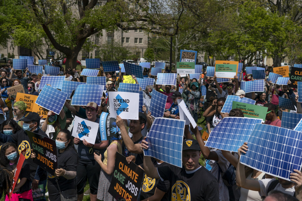 På jordens dag 22. april viste demonstranter i Washington tydelig hvor de mener innsatsen må legges for å oppnå en grønnere verden.