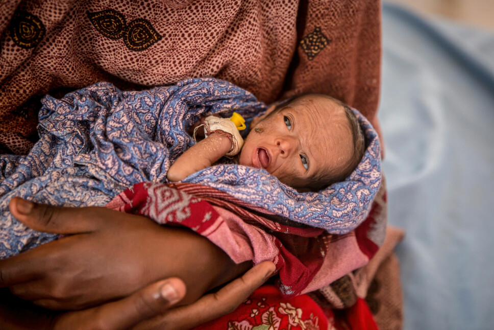 Mammaen til en 12 dager gammel baby forteller at hun har problemer med å fø datteren på grunn av tørke i Etiopia. I disse dager rammes opp mot 10 millioner barn av sult på Afrikas Horn.