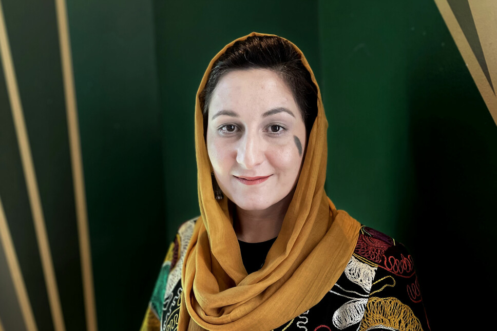 Wahida Faizi (27) er prisbelønt journalist og kvinneaktivist. Da Taliban tok makten i Afghanistan i august i fjor, måtte Faizi flykte.