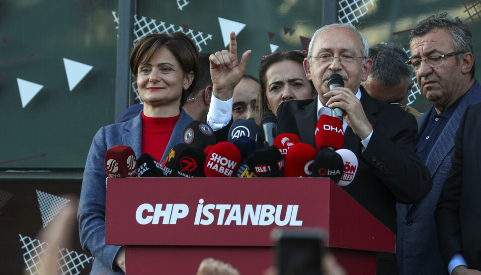 Det største opposisjonspartiet i Tyrkia, CHP, har lovet at de vil sende syriske flyktninger tilbake til Syria. Her holder partileder Kemal Kiliçdaroglu en tale.